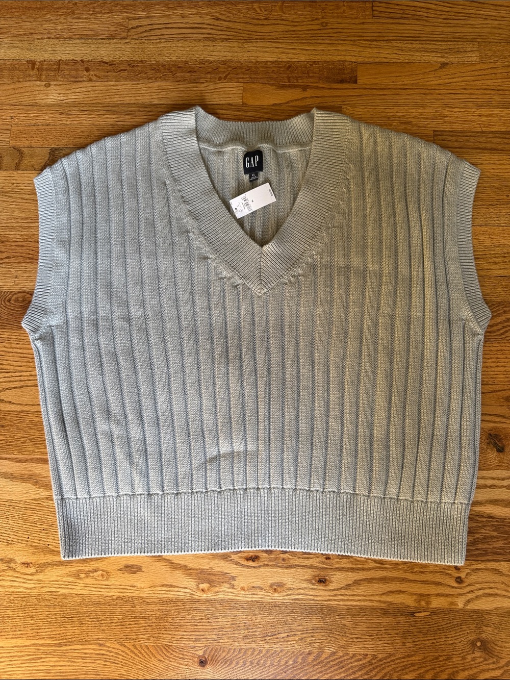 NWT Women's GAP Light Gray Ribbed V-Neck Knit Vest
